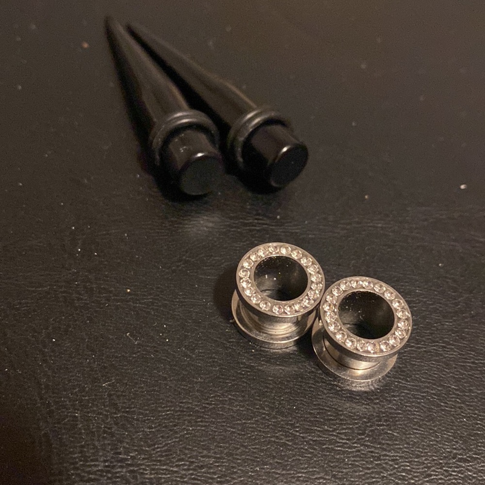 00g Ear Plugs and Tapers